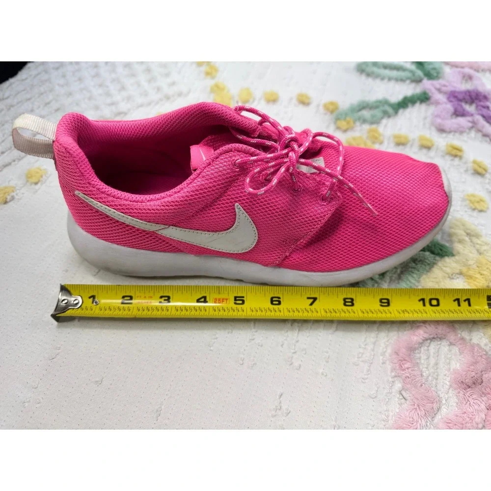 Nike Roshe‎ One Sneakers Pink White Athletic Running Shoes Womens 8